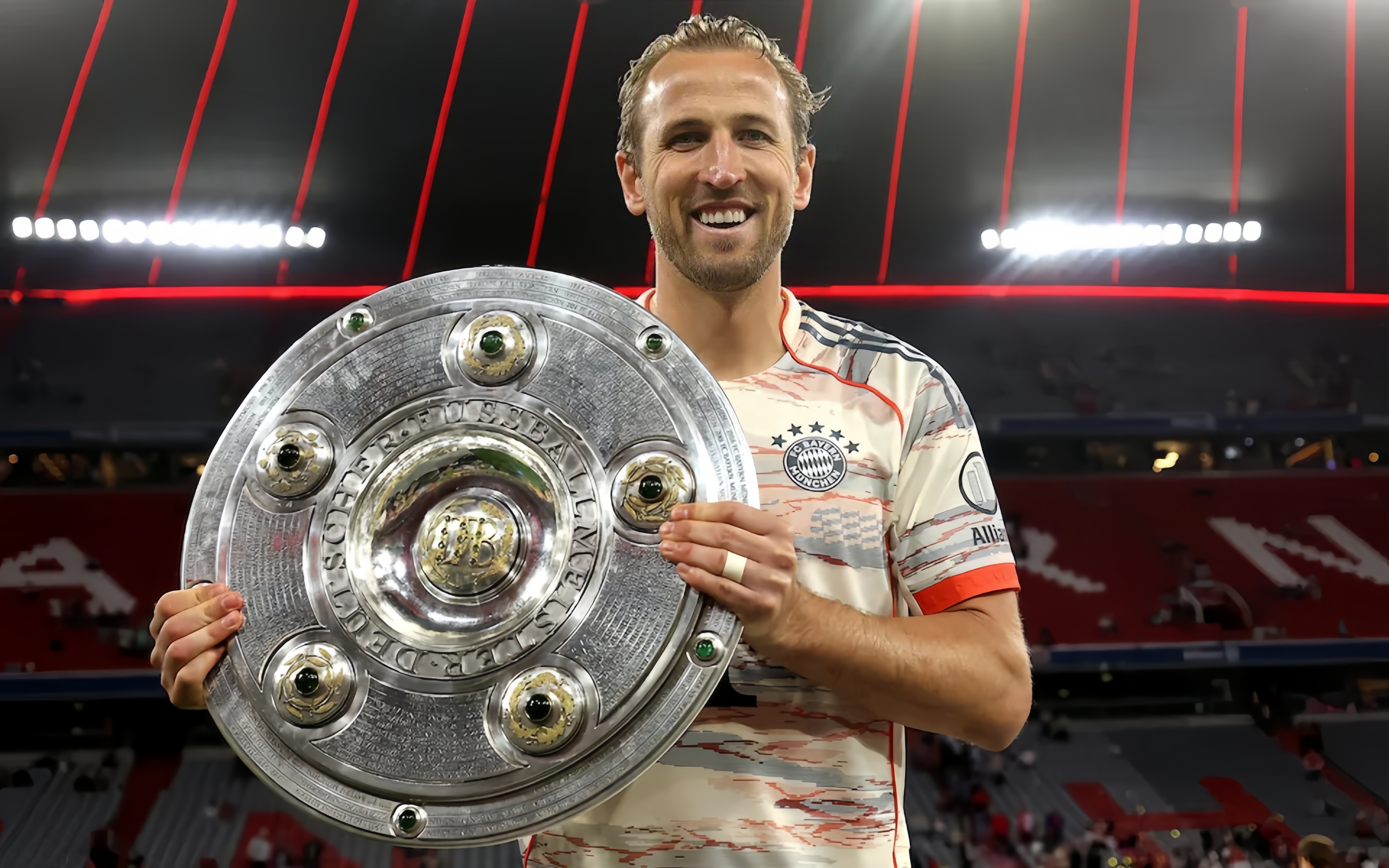 包含拜仁慕尼黑豪取大胜，巩固领先优势向着冠军进发的词条