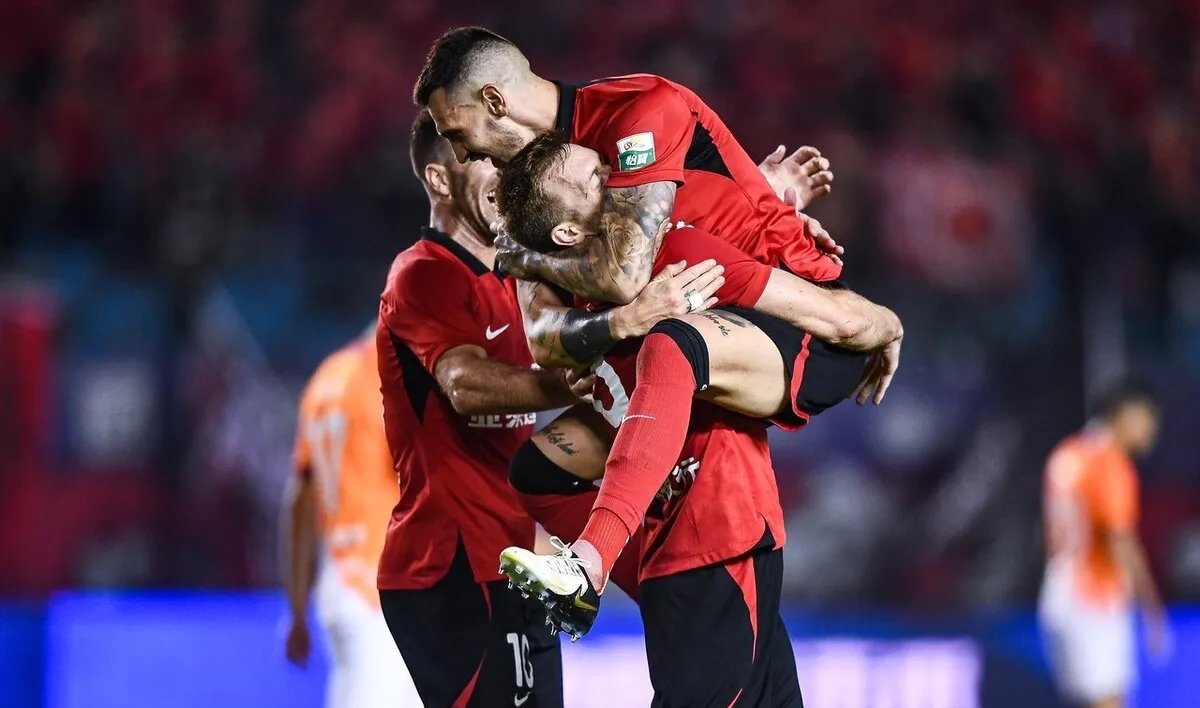 新葡京娱乐城-足球比赛中球员之间的默契配合令人赞叹的句子