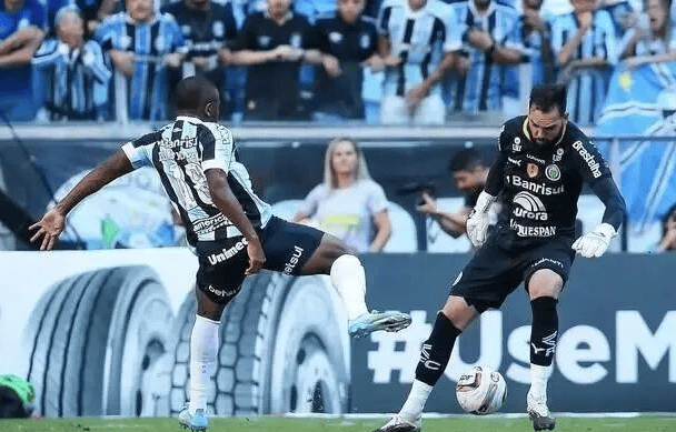 包含帕尔马战胜乌迪内斯，保持意乙领跑地位的词条